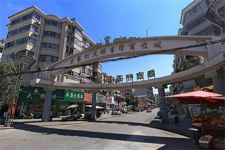 出售龙都2081正好3室2厅1卫126平精装修